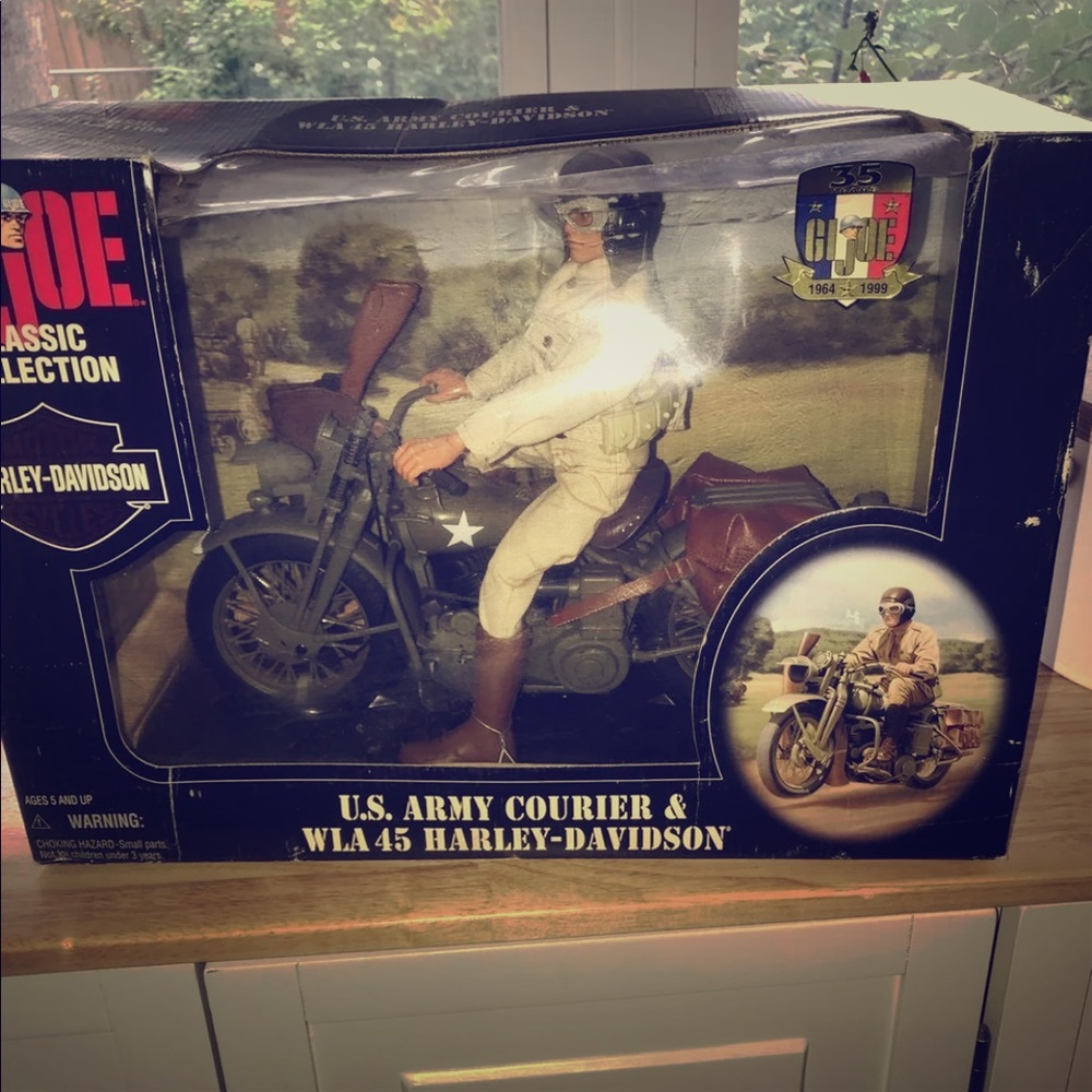 Collectible GI Joe Army Courier & Wla 45  H.D